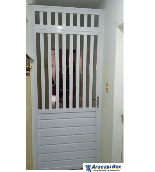 Porta em alumínio branco
