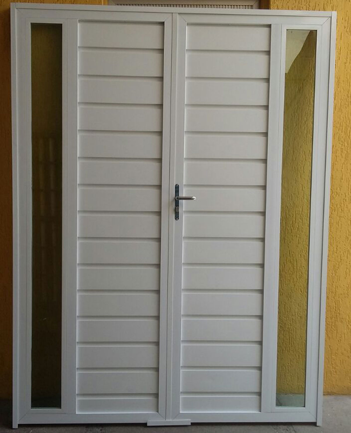 Porta em Lambril Liso Branco com Vidro Temperado Verde 06mm